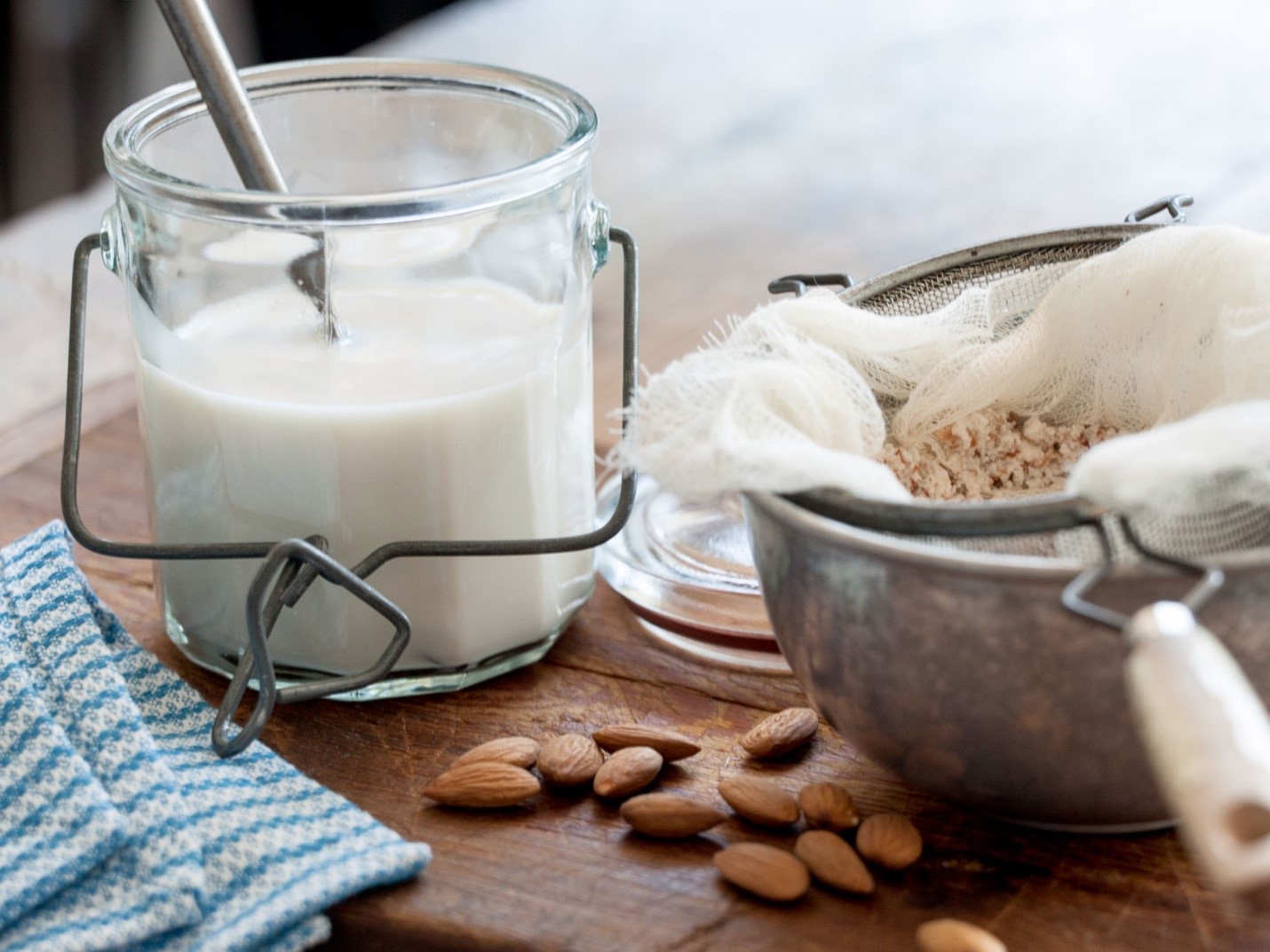 8 Health Benefits Of Almond Milk ?