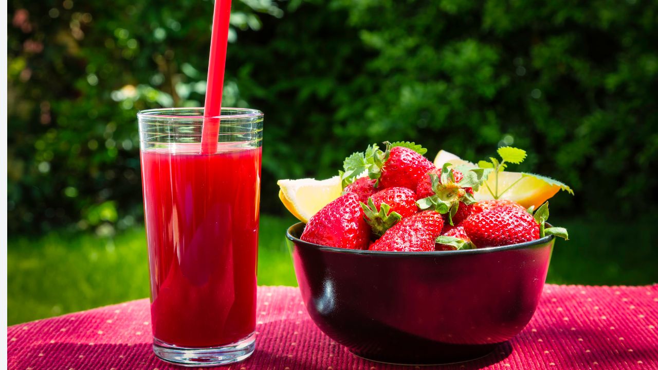 Strawberry Juice Boosts Immunity and Fights Inflammation